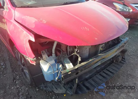 2017 Nissan Sentra Sr z USA, uszkodzony, nr VIN 3N1AB7AP1HY252976